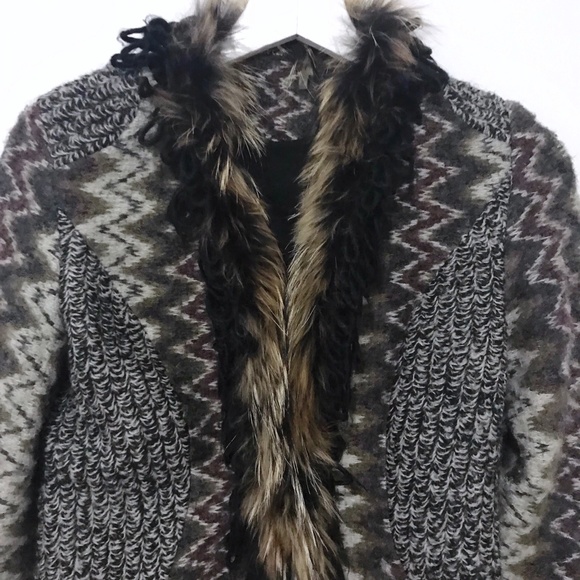 Dolce Cabo knit wool sweater-jacket with raccoon fur. - Picture 5 of 8